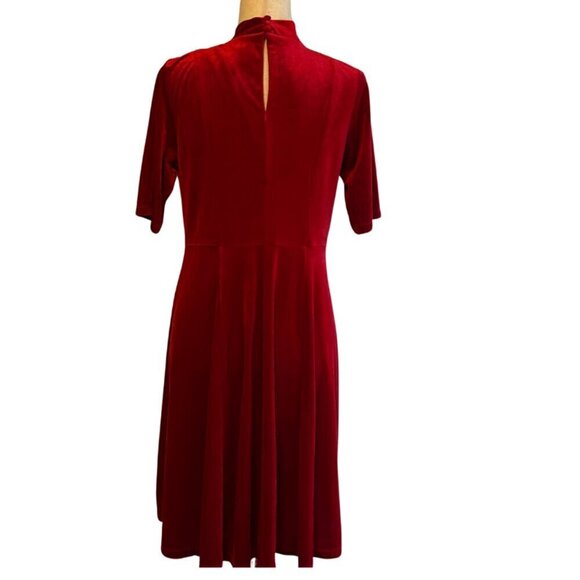 NWT SIGNATURE BY ROBBIE BEE Velvet Mini Fit & Flare Dress Size MP Red - Picture 2 of 5